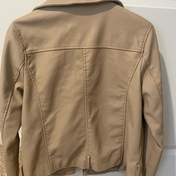 Trendy faux leather Moto Jacket- Perfect for fall! - Picture 3 of 3